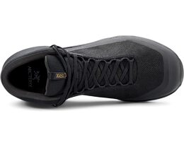 Arc'teryx: Чёрные кроссовки 
