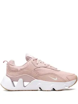 Nike: Светлые кроссовки  Ryz 365