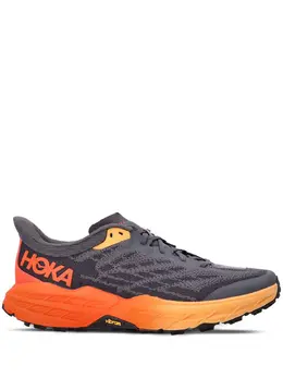 Hoka One One: Оранжевые кроссовки 