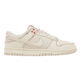 Nike: Бежевые кроссовки Dunk Low SE