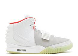 Nike: Серые кроссовки  Air Yeezy 2 NRG