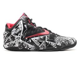 Nike: Белые кроссовки  Lebron 11