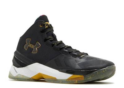 Curry 2 store all black