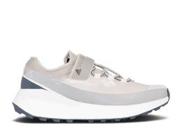 Adidas: Светлые кроссовки  Boost