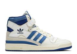 Adidas: Яркие кроссовки 