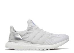 Adidas: Белые кроссовки  UltraBoost DNA