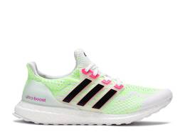 Adidas: Тёмные кроссовки  UltraBoost DNA