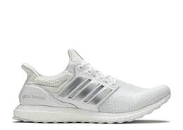 Adidas: Белые кроссовки  UltraBoost DNA