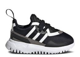 Adidas: Обувь 