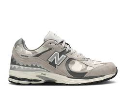 New Balance: Кроссовки  2002R