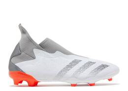 Adidas: Белые кроссовки  Predator