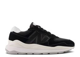 New Balance: Чёрные кроссовки  57/40