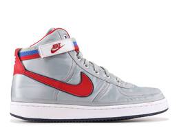 Nike: Серые кроссовки  Dunk Low