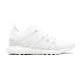 Adidas: Белые кроссовки  Equipment