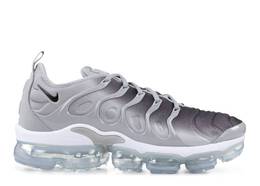 Nike: Серебристые кроссовки Air Vapormax Plus