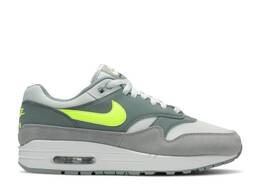 Nike: Зелёные кроссовки  Air Max 1