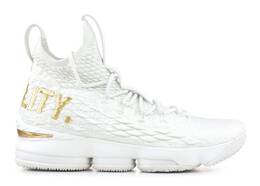 Nike: Белые кроссовки  Lebron 15