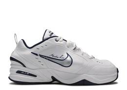 Nike: Белые кроссовки  Air Monarch IV