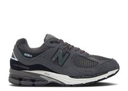 New Balance: Кроссовки  2002R