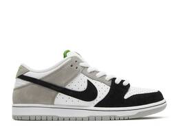 Nike: Серые кроссовки  Dunk Low