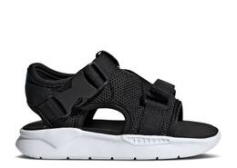 Adidas: Обувь 