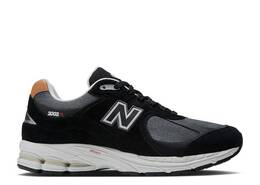 New Balance: Чёрные кроссовки  2002R