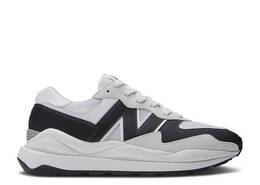 New Balance: Белые кроссовки  57/40