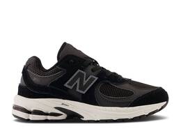 New Balance: Чёрные кроссовки  2002R