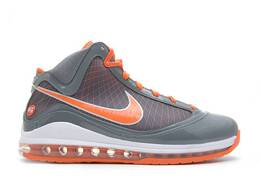 Nike: Оранжевые кроссовки  Air Max Lebron 7