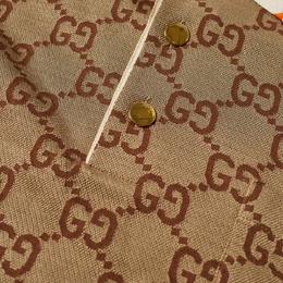 Gucci: Бежевая футболка  GG