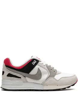 Nike: Чёрные кроссовки  Air