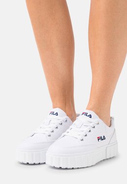 Fila: Белые кроссовки 