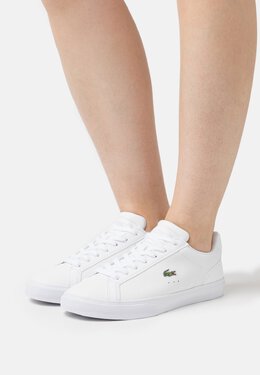 Lacoste: Белые кроссовки 