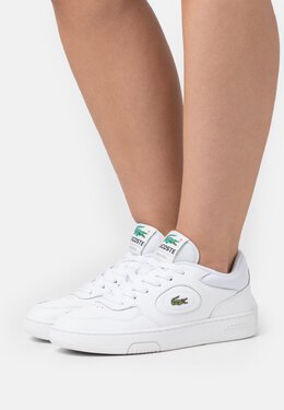 Lacoste: Белые кроссовки 