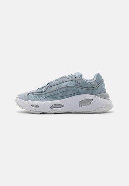 Adidas Originals: Светлые кроссовки  Originals