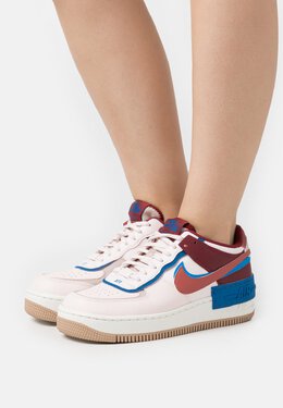 Nike: Светлые кроссовки  AF1 Shadow