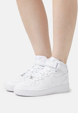 Nike: Белые кроссовки 