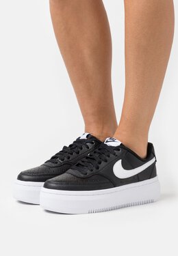 Nike: Чёрные кроссовки 