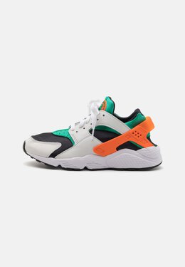 Nike: Белые кроссовки Air Huarache