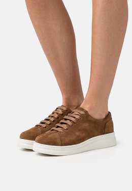 Camper: Коричневые кроссовки 