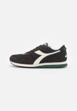 Diadora: Чёрные кроссовки