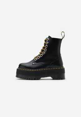 Dr. Martens: Чёрные ботинки 