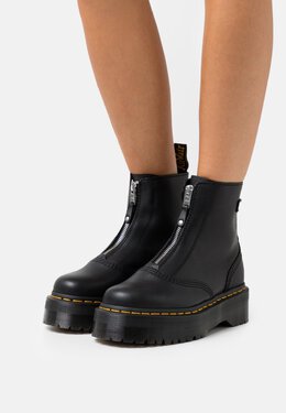 Dr. Martens: Чёрные ботинки 