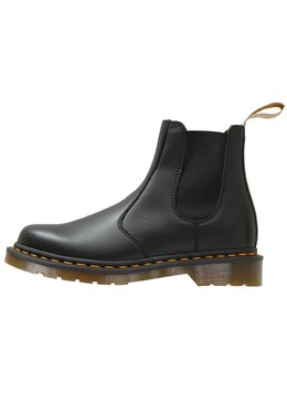 Dr. Martens: Чёрные ботинки 