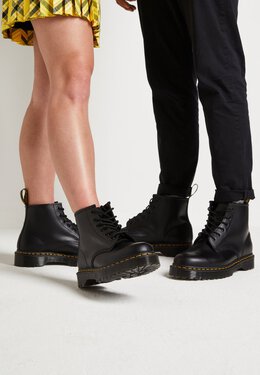 Dr. Martens: Чёрные ботинки 