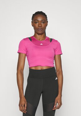 Adidas: Спортивная футболка 