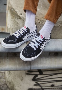 Vans: Чёрные кроссовки 