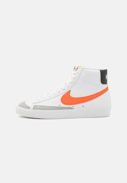 Nike: Белые кроссовки Blazer Mid 77 Vintage