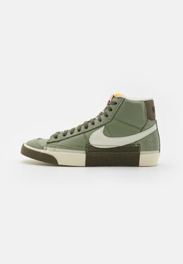 Nike: Зелёные кроссовки Blazer Mid 77