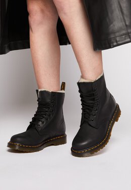 Dr. Martens: Чёрные ботинки  1460